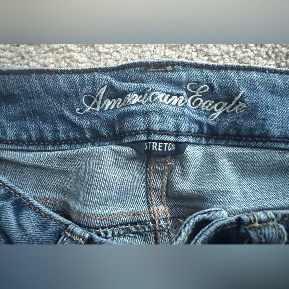 Pre-loved American Eagle Distressed Jeans, Straight, Size 2 - Picture 5 of 11